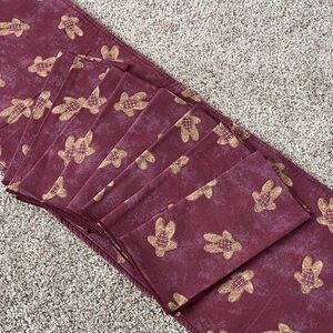 Burgundy Gingerbread Motif Table Runner and Napkin Set